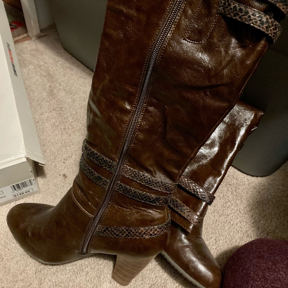 Bass, Brown High Heel Boots, size 8.5, Great Condition.
